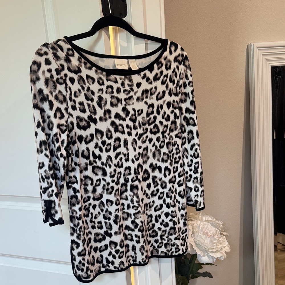 Chico’s Black and White Animal Print 3/4 Sleeve Top Size 0